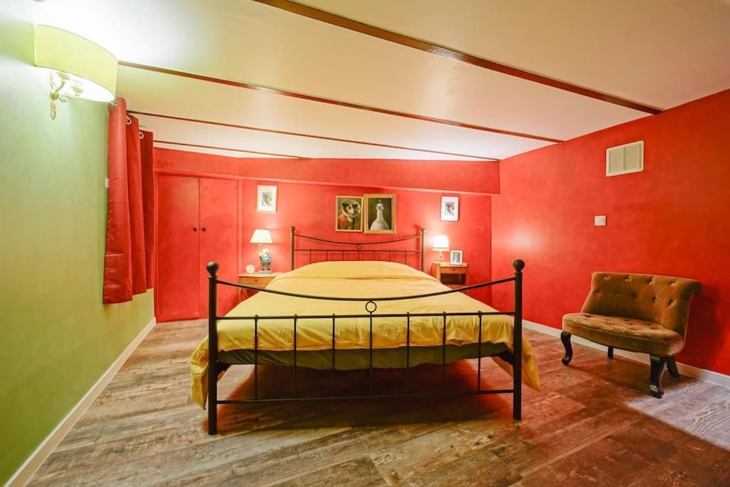Amelie In Hidden Gem Montmartre Apartment