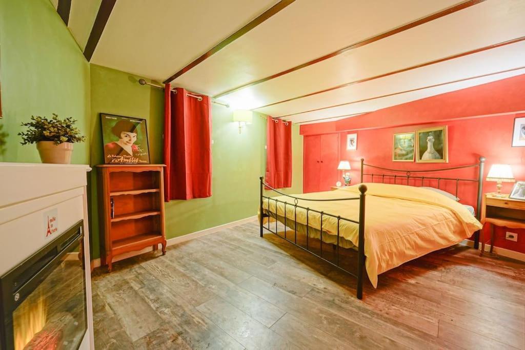 Amelie In Hidden Gem Montmartre Apartment